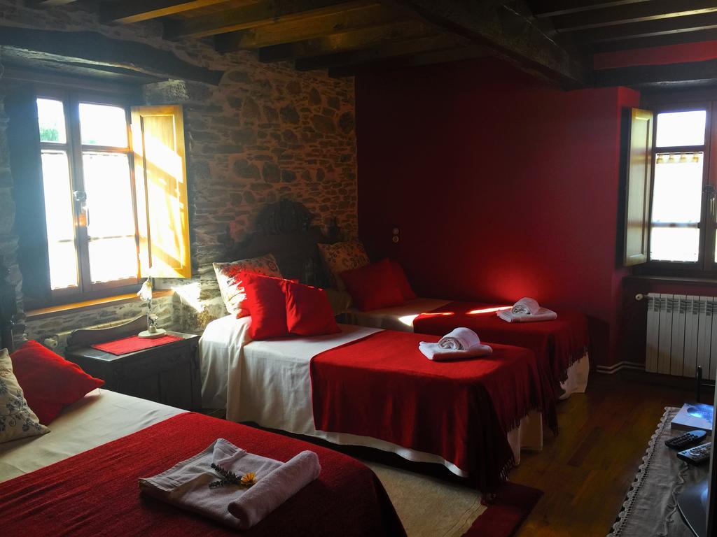Os Tres Teixos Guest House San Acisclo Екстериор снимка
