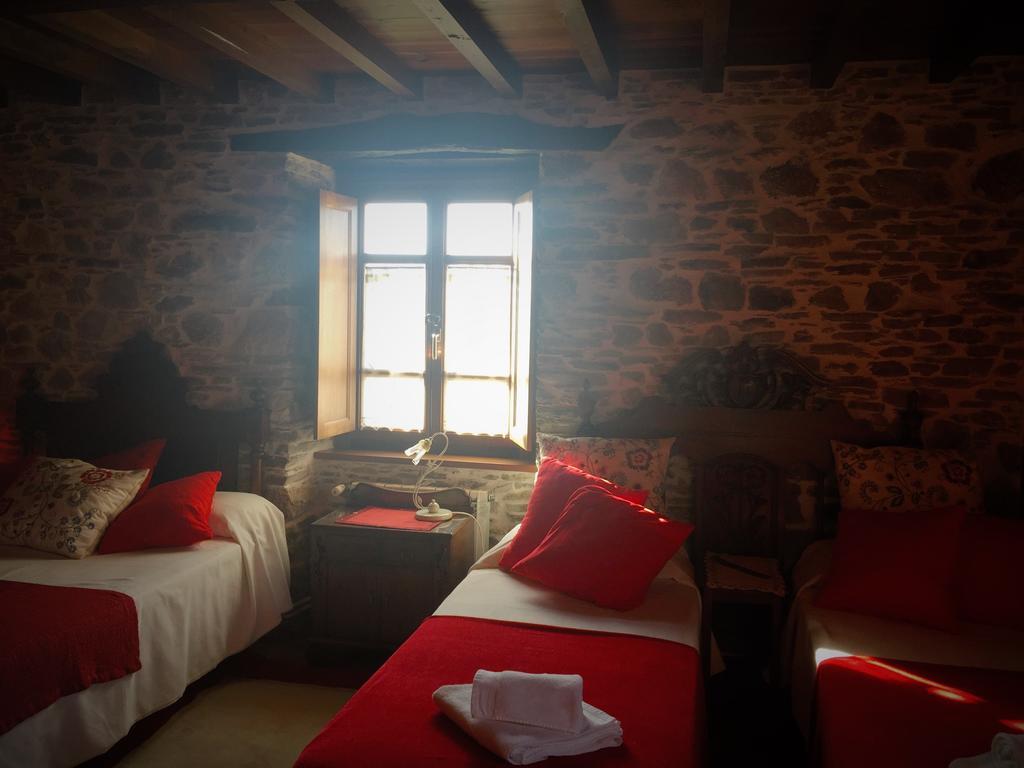 Os Tres Teixos Guest House San Acisclo Екстериор снимка
