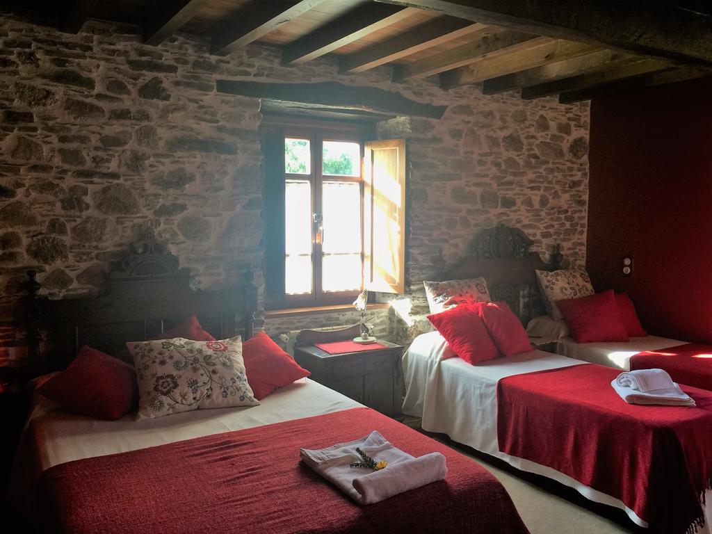 Os Tres Teixos Guest House San Acisclo Екстериор снимка