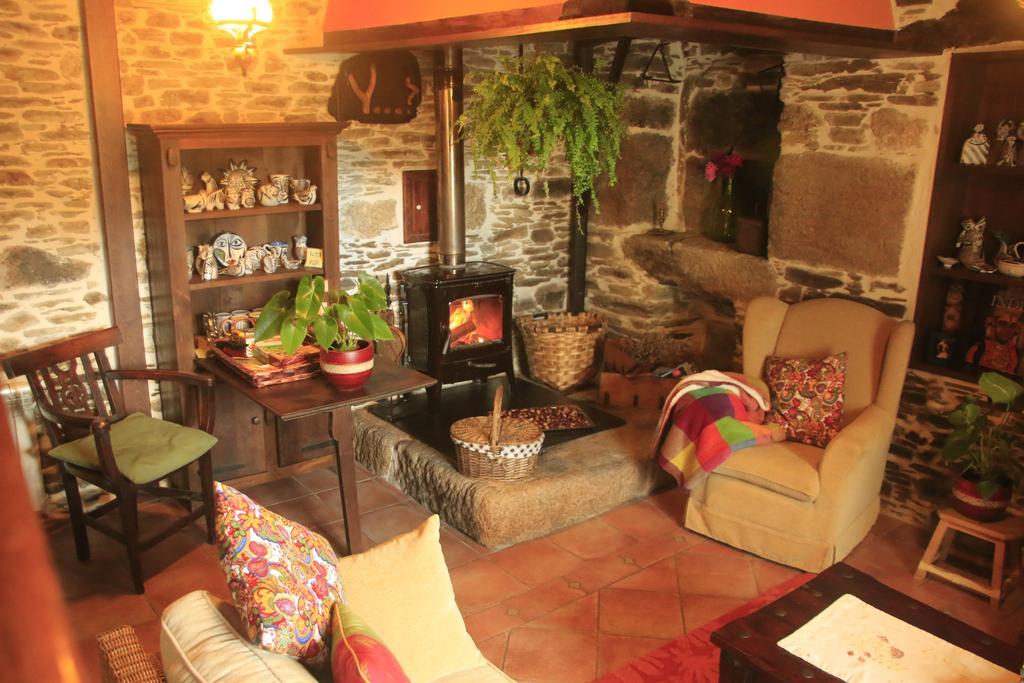 Os Tres Teixos Guest House San Acisclo Екстериор снимка