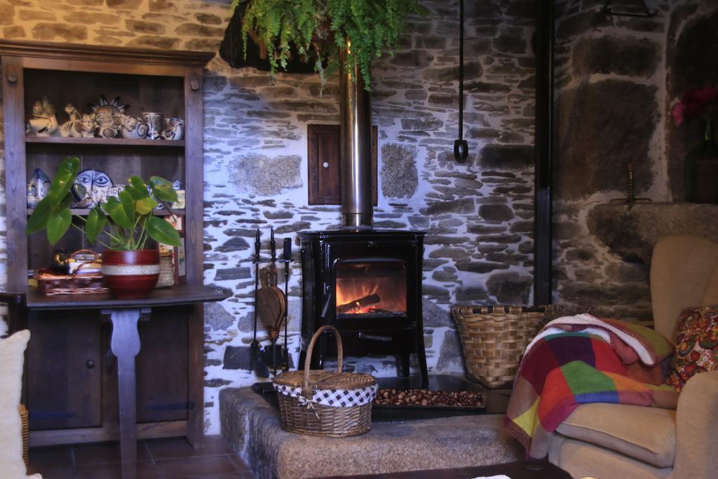Os Tres Teixos Guest House San Acisclo Екстериор снимка