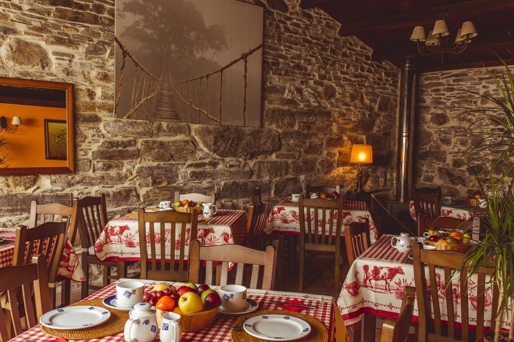Os Tres Teixos Guest House San Acisclo Екстериор снимка
